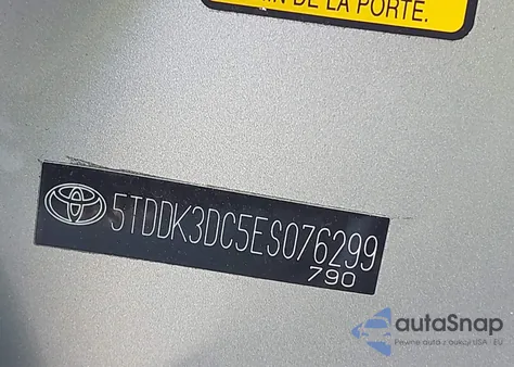 2014 Toyota Sienna Xle 7 Passenger z USA, uszkodzony, nr VIN 5TDDK3DC5ES076299